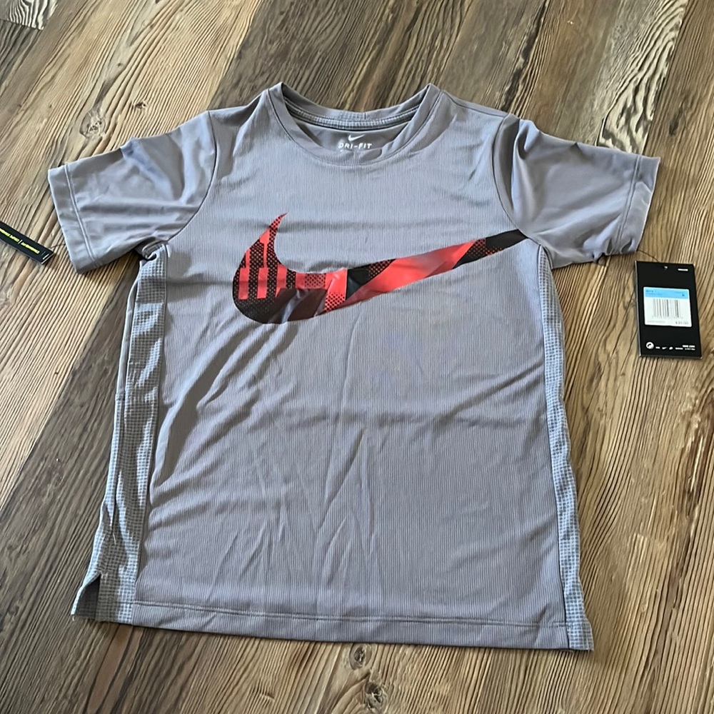 Brand new with tags boys Nike t-shirt